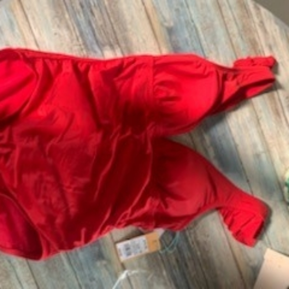 One piece  swimsuit. Size 8-10. NWT